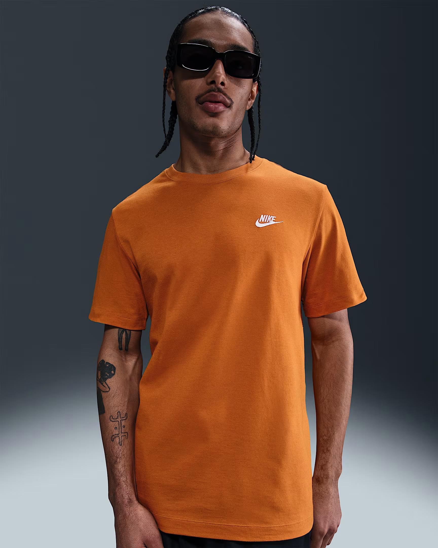 NIKE T/SHIRT CLUB - ARANCIO - AR4997-815